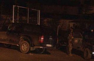 Başkent’te polis aracını çalıp, bir polisi...