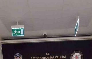 Baskın yapılan iş yerinde 15 bin 828 adet kaçak...
