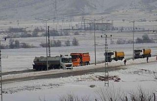 Batman’da kayan tır yolu ulaşıma kapattı