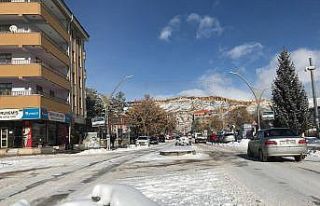 Bayburt güne karla uyandı, okullar tatil edildi