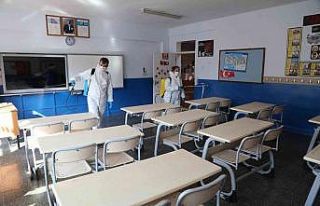 Bayraklı’nın okulları dezenfekte ediliyor