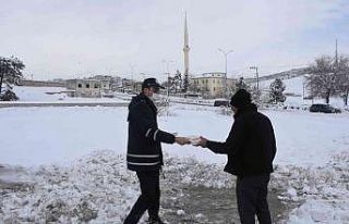 Belediye Başkanı arabayla mahsur kalan vatandaşları...