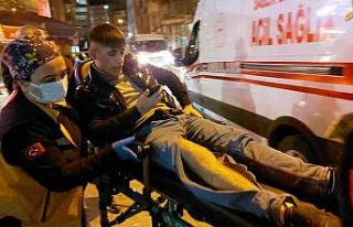 Berberde tıraş olmak için sıra beklerken silahlı...