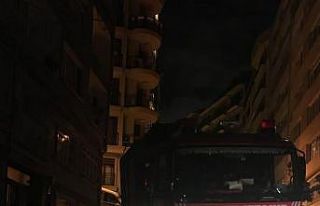 Beşiktaş’ta buzlanan yolda itfaiye aracı 7 araca...