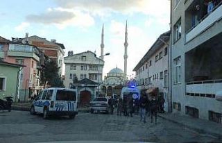 Beton zemine düşen yaşlı adam ağır yaralandı