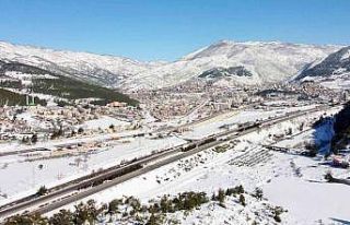 Beyaza bürünen Bahçe ilçesi drone ile havadan...