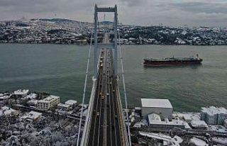 Beyaza bürünen İstanbul Boğazı havadan görüntülendi