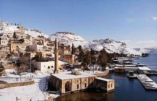 Beyaza bürünen ’sakin şehir’ Halfeti, havadan...