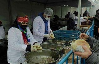Beykoz’da 5 bin kişiye 1 ton hamsi ikramı