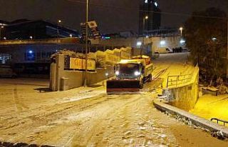 Beyoğlu Belediyesi karla mücadelede yoğun bir çalışma...
