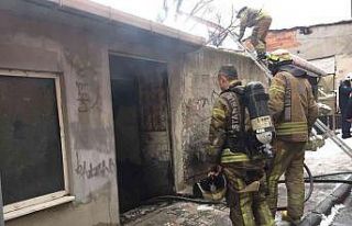 Beyoğlu’nda tek katlı evde yangın paniği