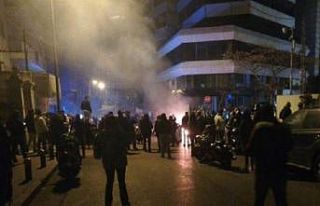 Beyrut’ta hükümet karşıtı protestocularla polis...