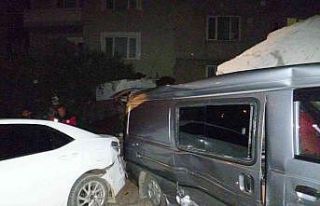 Bilecik’te freni boşalan tır önce 3 araca, sonra...