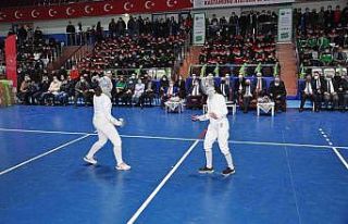 Bin 512 sporcuya 10 bin 500 parça spor malzemesi...