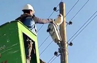 Bingöl’de 9 metrelik elektrik direğinde mahsur...