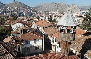 Bir asırlık cami ahşap minaresi ile dikkat çekiyor