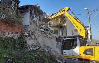 Bir yılda 107 metruk bina yıkıldı