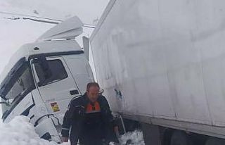 Bitlis AFAD’tan karda mahsur kalanlara yardım