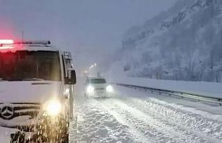 Bitlis’te karda mahsur kalanlara AFAD yardım etti