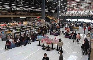 BKMKİTAP’da imza günü yoğunluğu