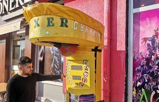 Boks makinesinden hırsızlık yaptılar