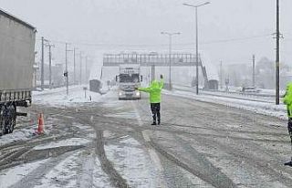 Bolu Dağı Düzce kesimi ağır tonajlı araçlara...