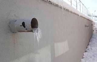 Bolu’da, soğuk havalar yolları buz pistine çevirdi