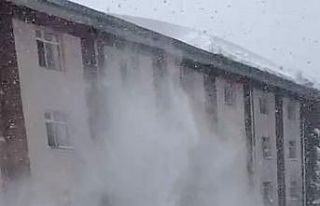 Bolu’da üzerlerine kar kütlesi düşen 2 öğrenci...