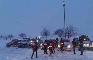 Bolu’da, yoğun kar yağışı devam ediyor