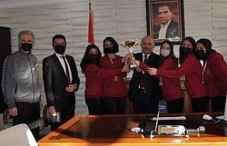 Bozüyük Fen Lisesi’nin Genç Kızlar Dart Takımı...