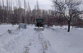 Bu muhtar kendi yolunu kendi açıyor