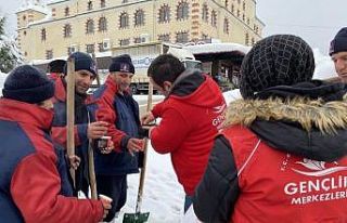 Bugünde çaylar bizden olsun dediler