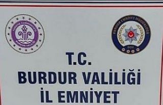 Burdur’da narkotik timlerinin durdurduğu araçtan...