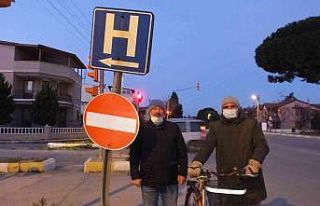 Burhaniye’de duyarlı vatandaşların tabela tepkisi