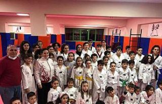 Burhaniye’de tekvandocu gençlere kuşak sınavı