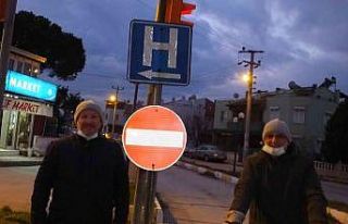 Burhaniye’de tepkiye neden olan tabela onarıldı