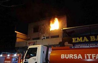 Bursa’da 3 katlı kullanılmayan binada korkutan...