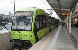 Bursa’da öğrenciler 2022’ye indirimli ulaşımla...