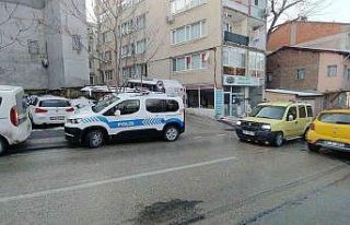 Bursa’da otobüse kartopu atan çocukları kovalayan...