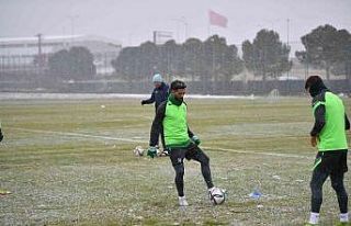 Bursaspor 3 eksikle çalıştı