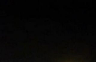 Bursaspor taraftarları takım otobüsünün önünü...