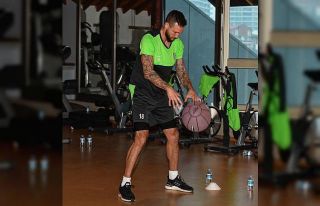 Bursaspor’da günün ilk antrenmanı kondisyon salonunda...