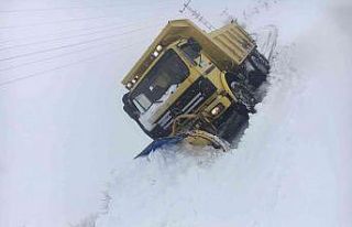 Büyükşehir 145 mahalle yolunu açtı, 23 yol kapalı