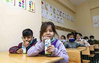 Büyükşehir Belediyesi 1,5 ton sütü miniklere...