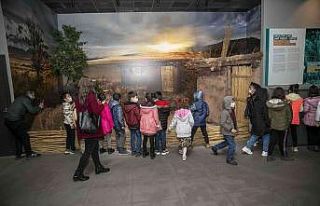 Büyükşehir Belediyesinden öğrencilere kent turu