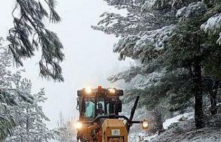 Büyükşehir’in karla mücadelesi sürüyor