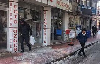 Buz sarkıtları temizleme çalışmaları tehlike...