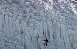 Buz üzerinde nefes kesen anlar