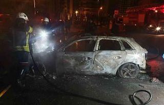 Çaldığı otomobili yakarak kaçtı