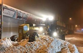 Çaldıran’da karla mücadele çalışmaları sürüyor